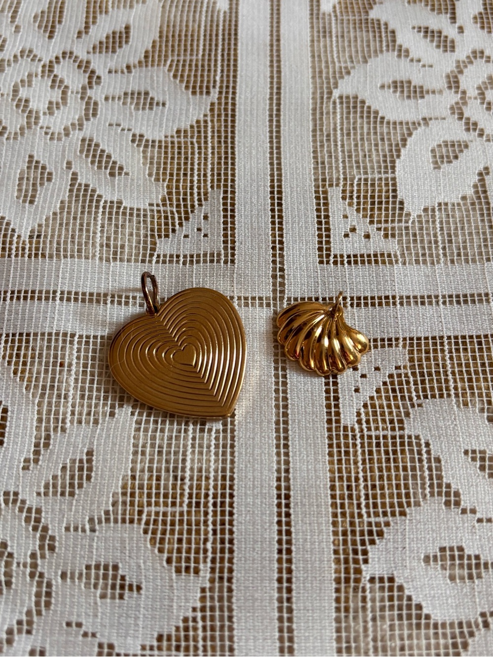 Vintage Gold Heart and Shell Pendant Charms
